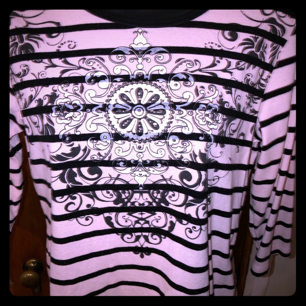 Great quality t-shirt with extra details!